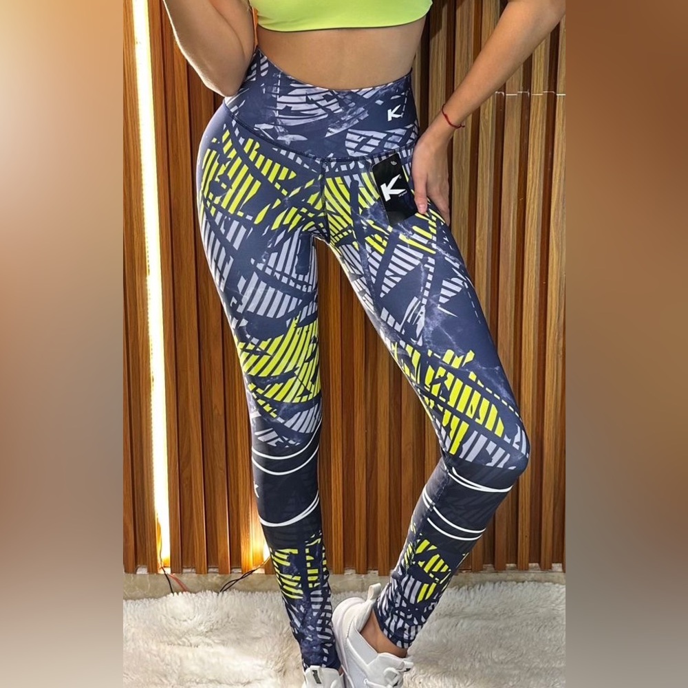 KRS Seamless Leggings Limited Color and Fancy Print Design.